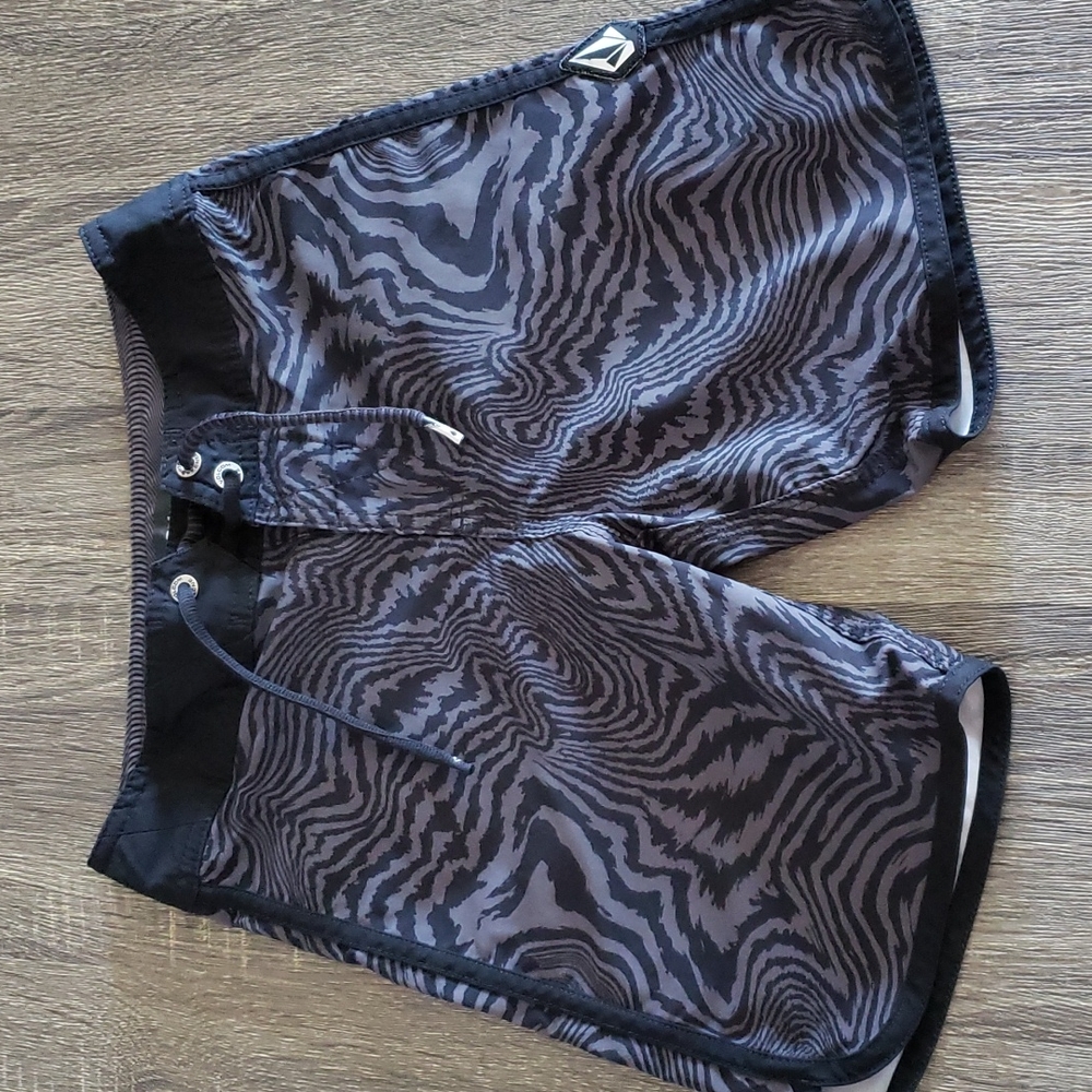 Volcom big kid boy shorts size 24